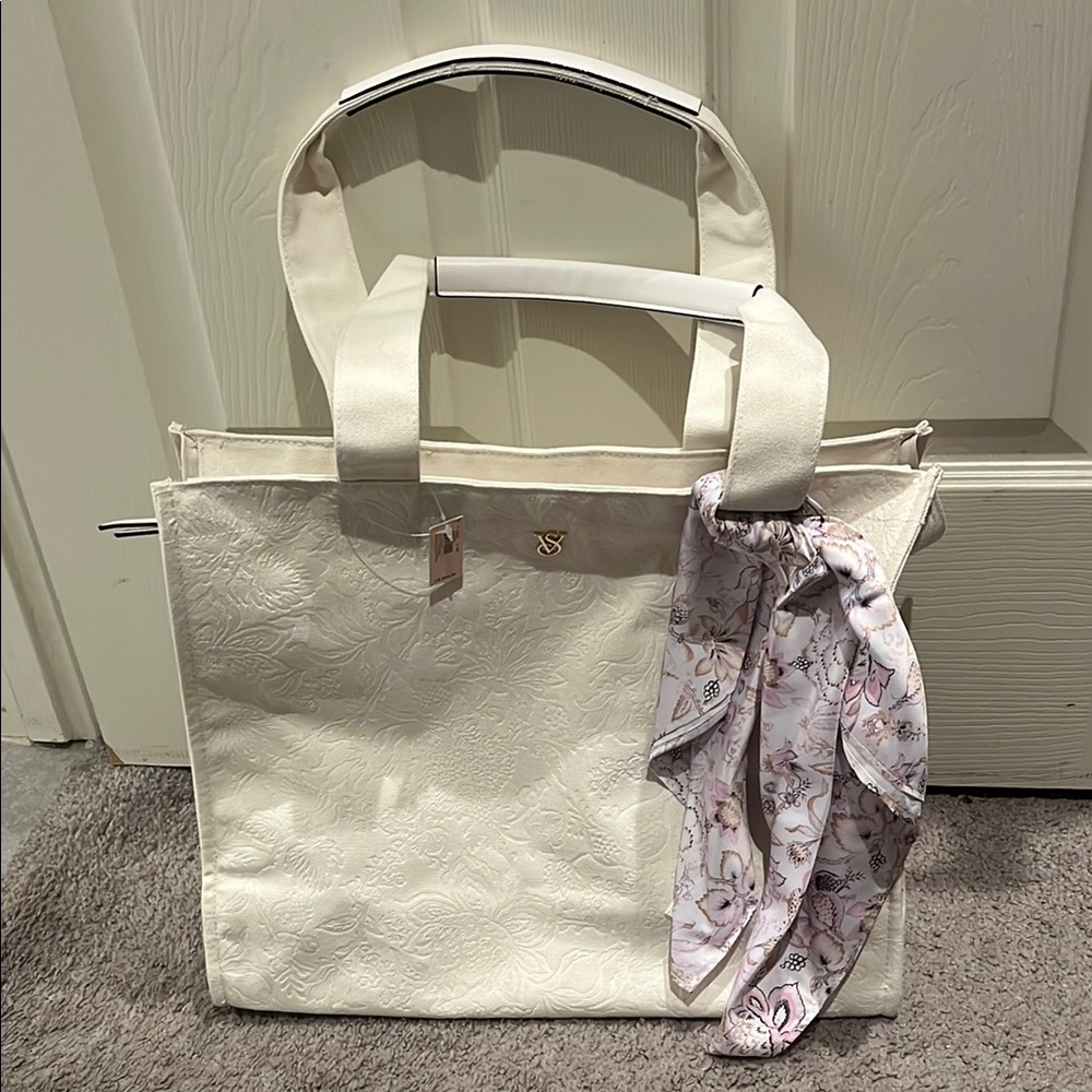 Cream tote with scarf